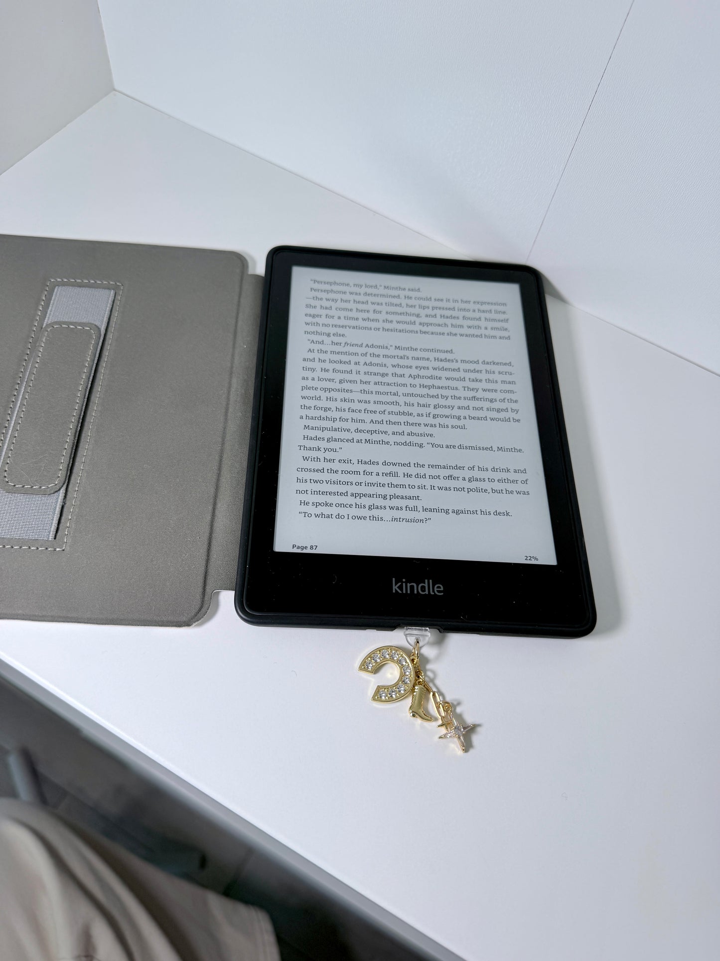 Giddy Up Kindle Charm